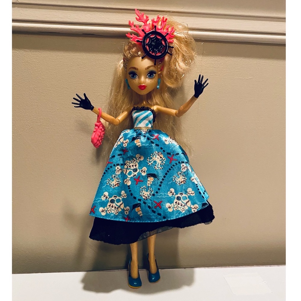 Monster High Shriek Wrecked Nautical Ghouls Dayna Treasura Jones Doll